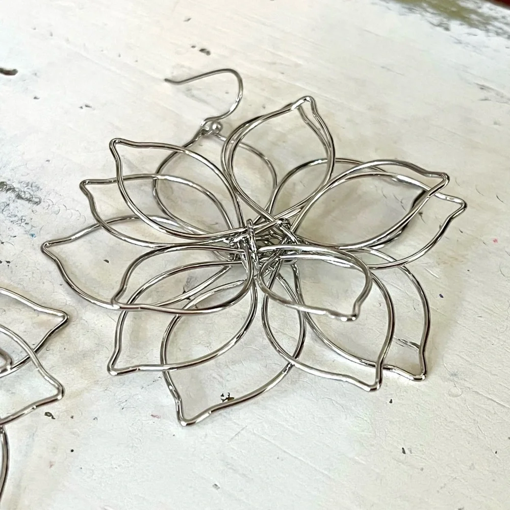 NEW Wire Flower Silver Earrings - Picture 2 of 5